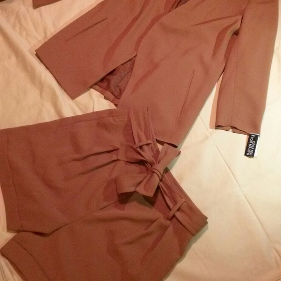 Women's suit - Picture 4 of 6